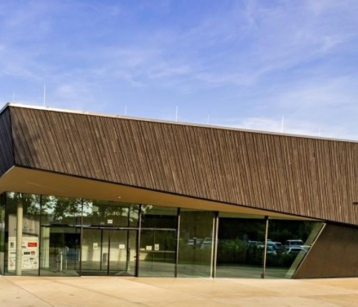 SKYLINE-Holzfassade aus Weißtanne (Foto: Ladenburger GmbH)